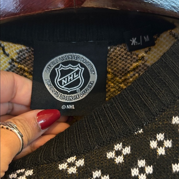 NHL Black and Yellow Boston Bruins Sweater - Picture 2 of 3